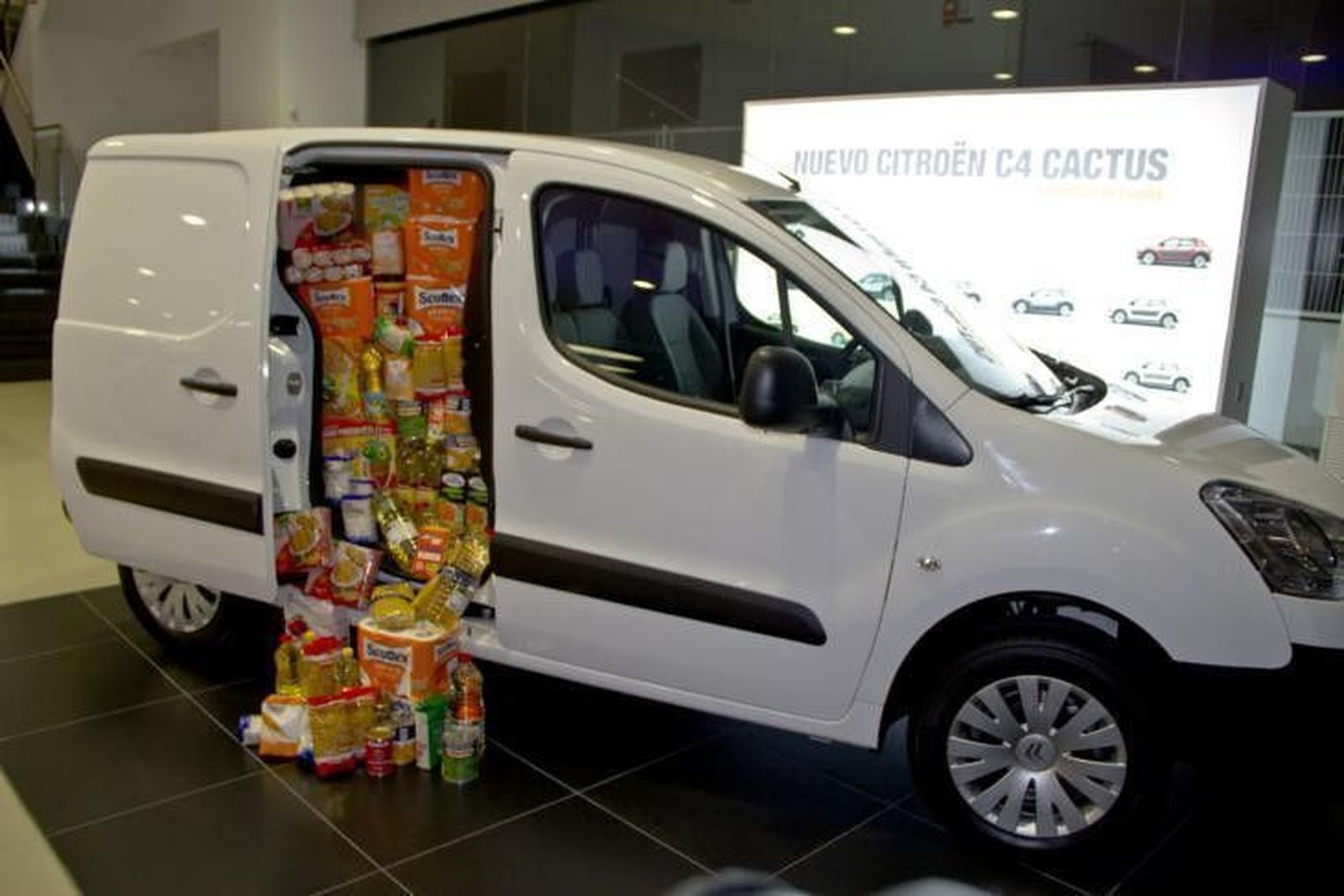 Grupo Nani ya ha recogido más de 1.000 kilos de alimentos