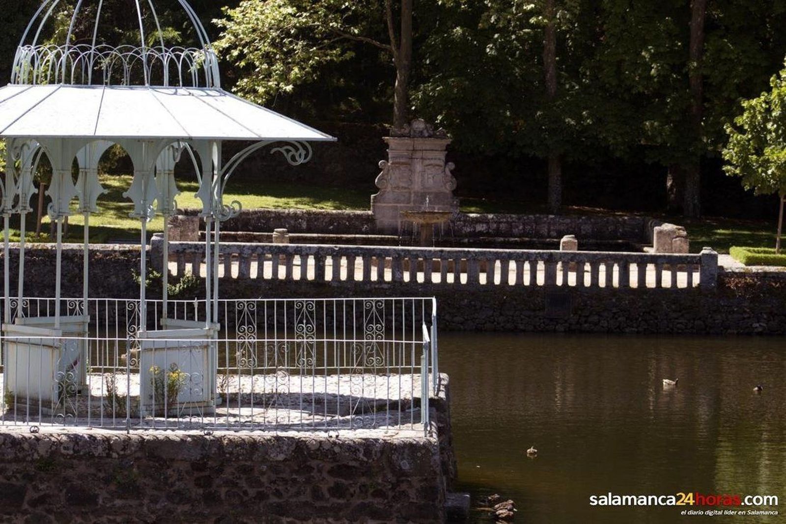 El PSOE plantea dudas a la inclusión de una tasa para la pesca sin muerte en 'El Bosque'