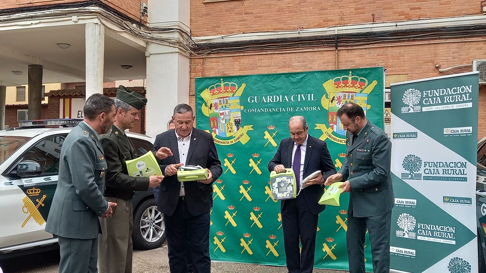 La Guardia Civil incorpora 10 nuevos desfibriladores para actuar en momentos críticos