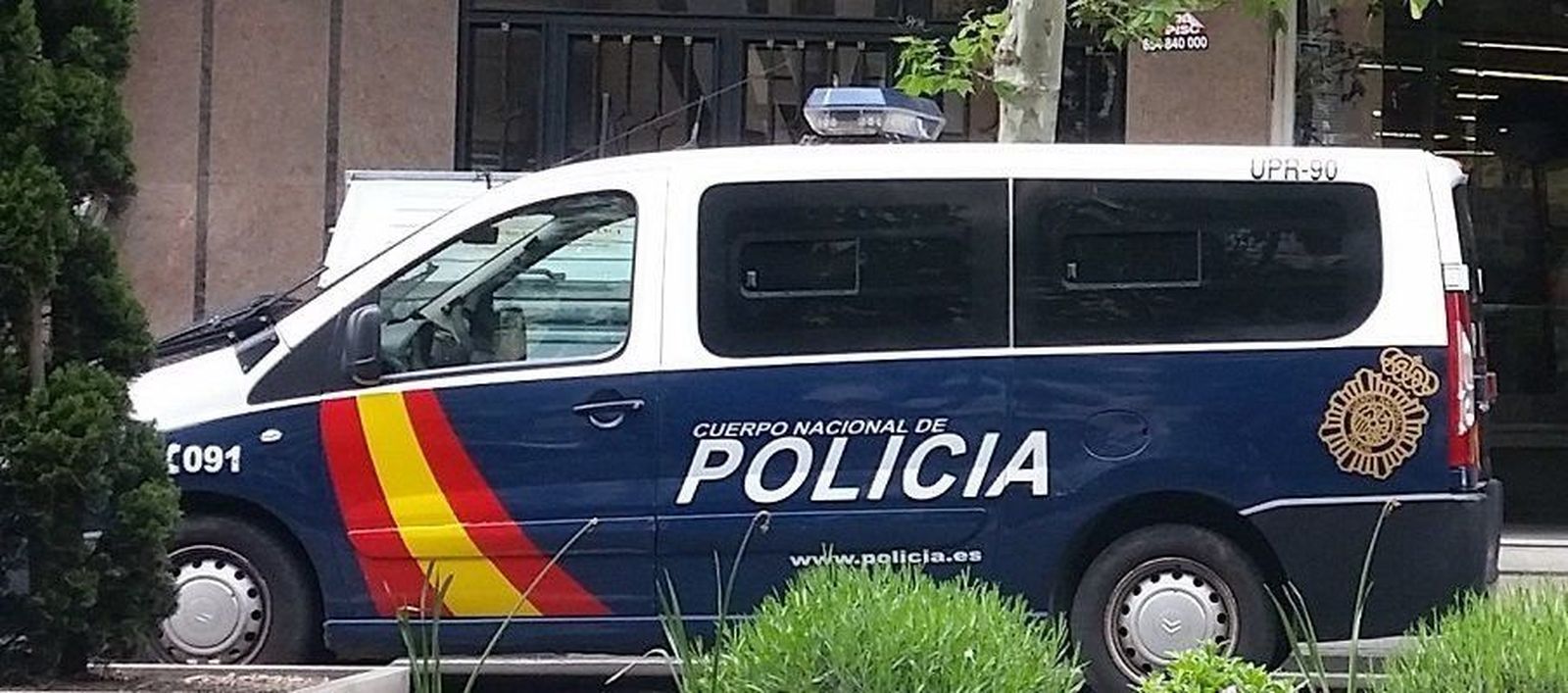 Detenido después de pegar un 'palazo' a un hombre en una parada de autobús