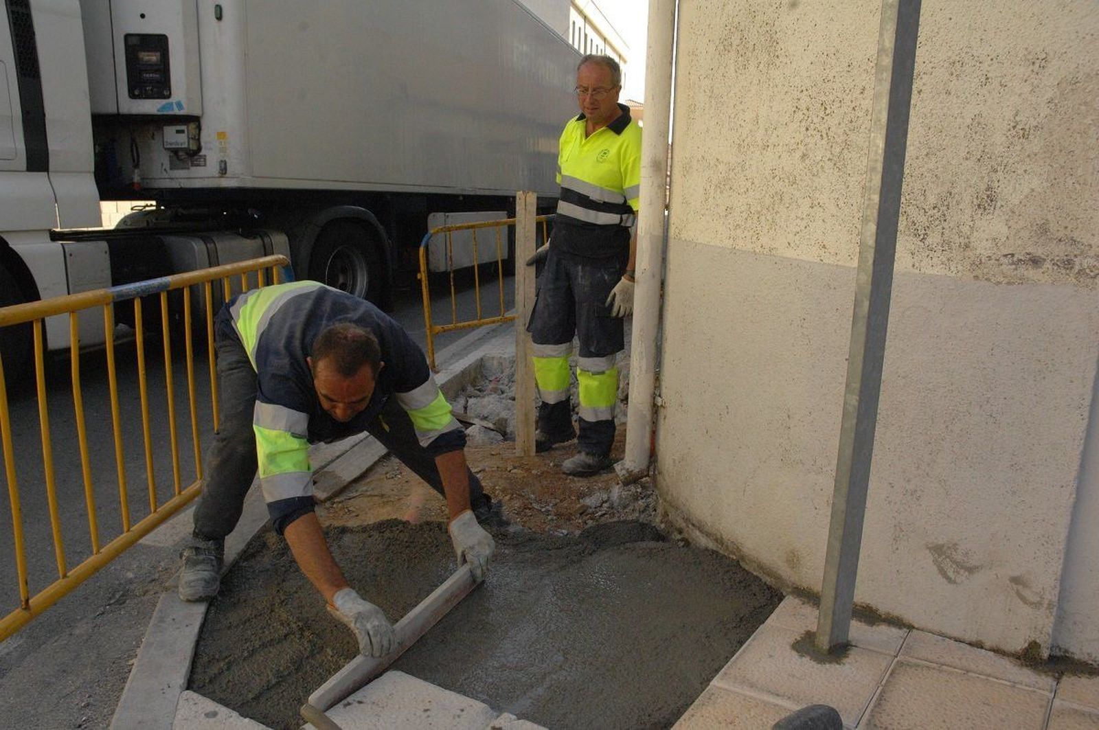 Comienza la mejora de aceras en la avenida Príncipe Felipe