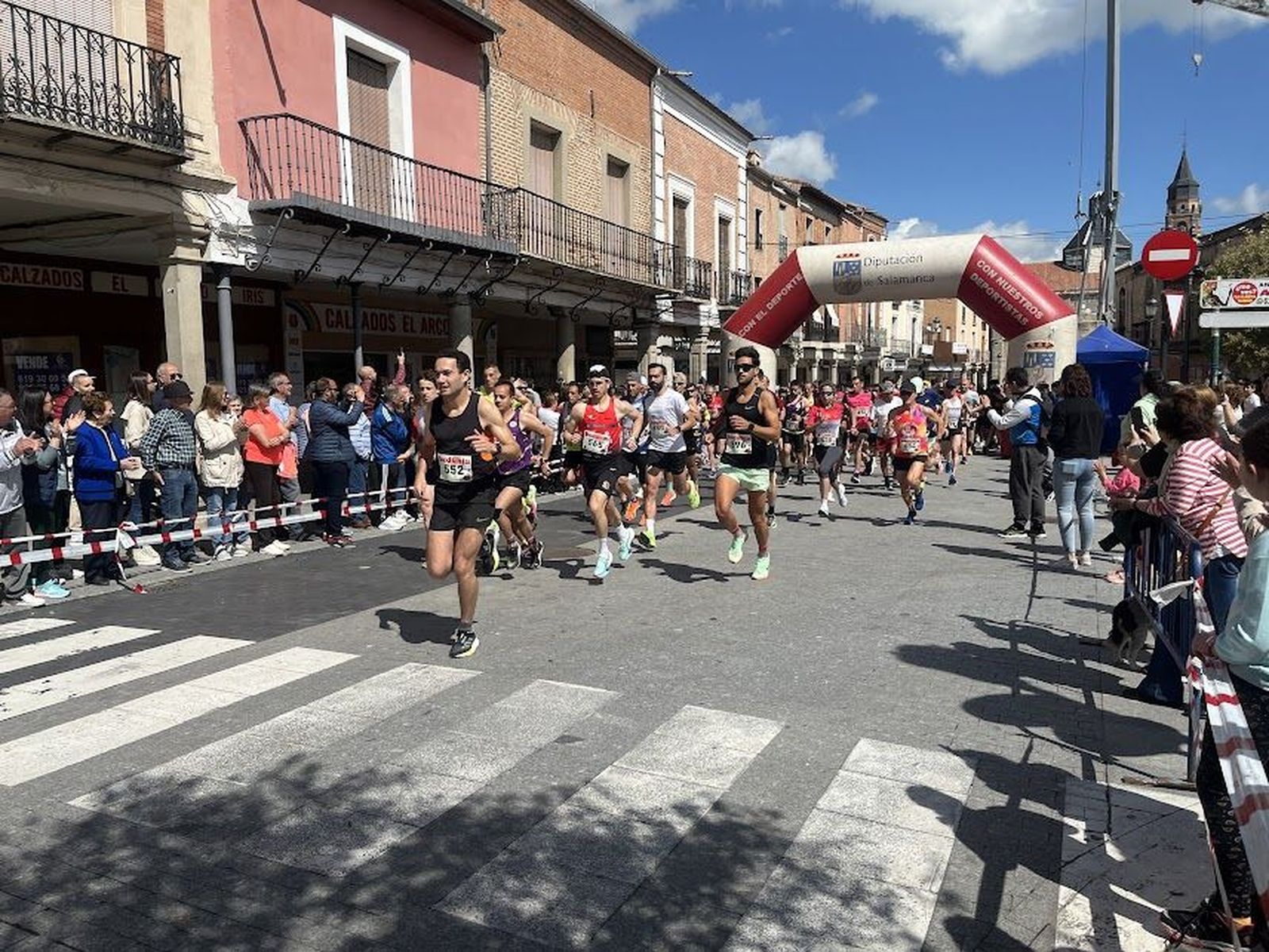 Éxito multigeneracional en la 31ª Carrera Popular Hijos, Padres y Abuelos de Peñaranda
