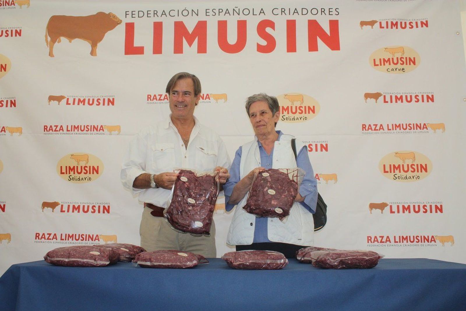 La Federación Española de Criadores de Limusín dona 80 kilos de carne a Cáritas