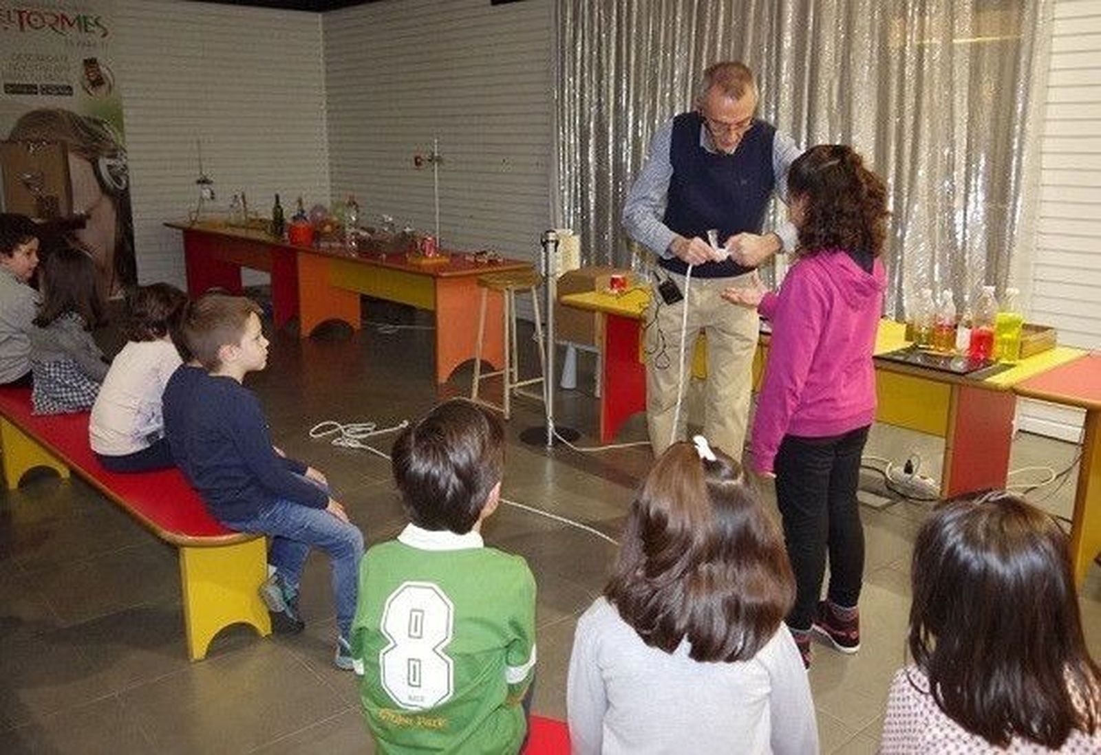 Talleres de experimentos científicos en el Centro Comercial El Tormes