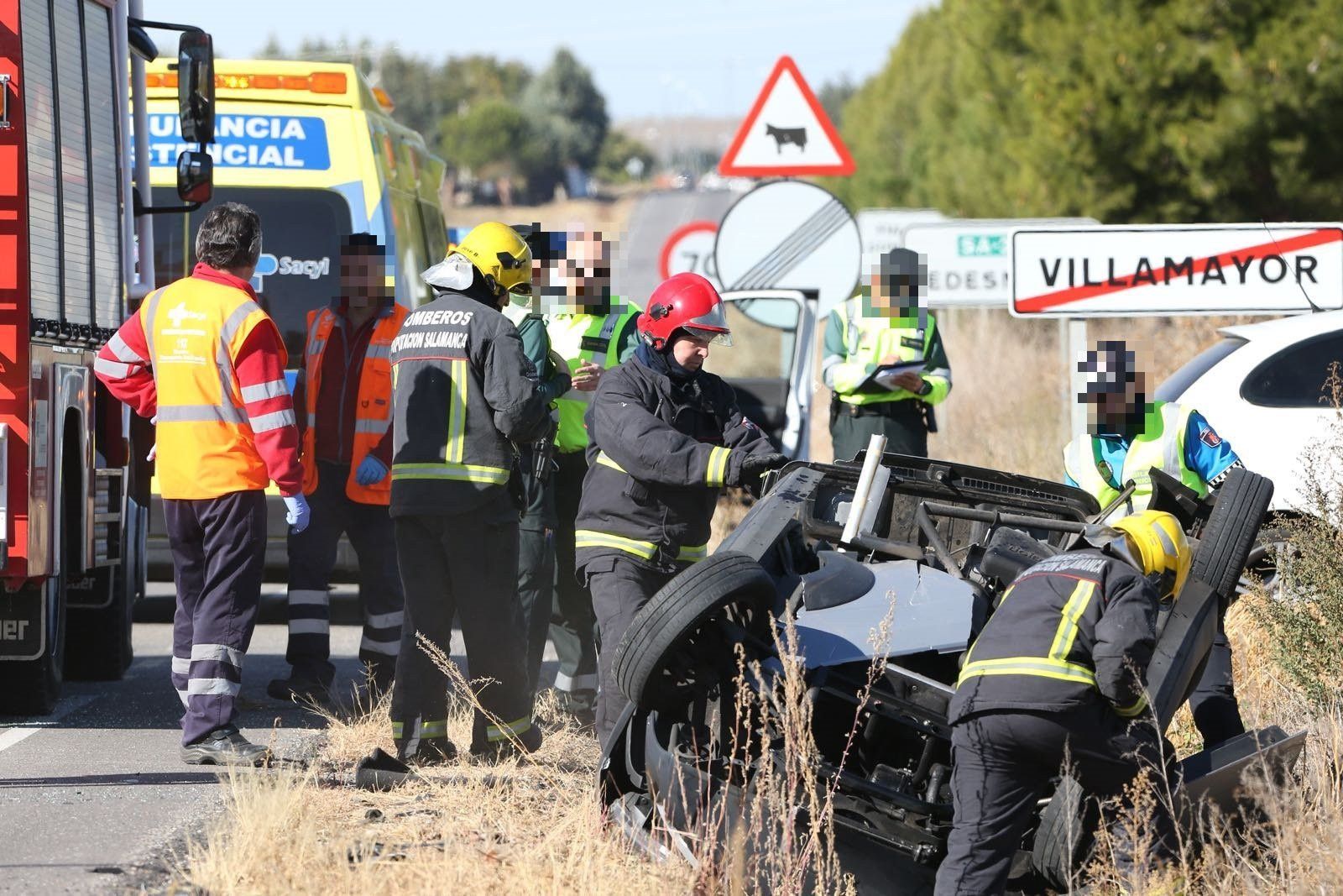 Un herido en una colisión entre dos coches y posterior salida de vía de uno de ellos