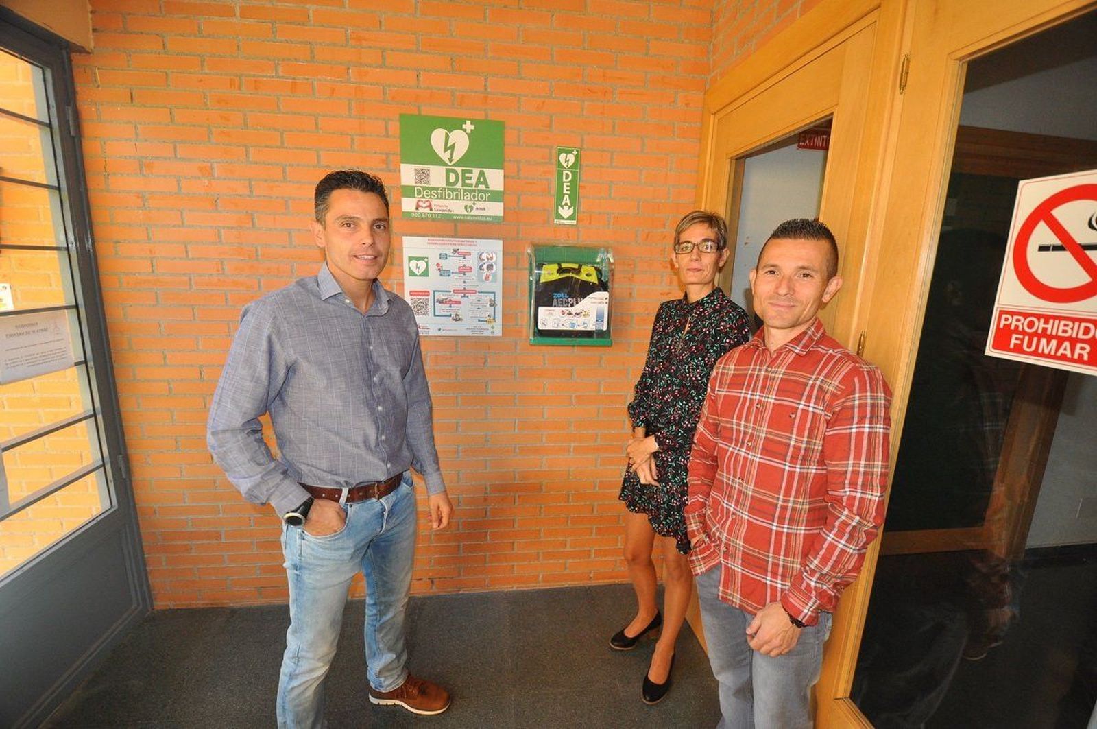 Carrascal de Barregas incorpora un desfibrilador a las instalaciones municipales