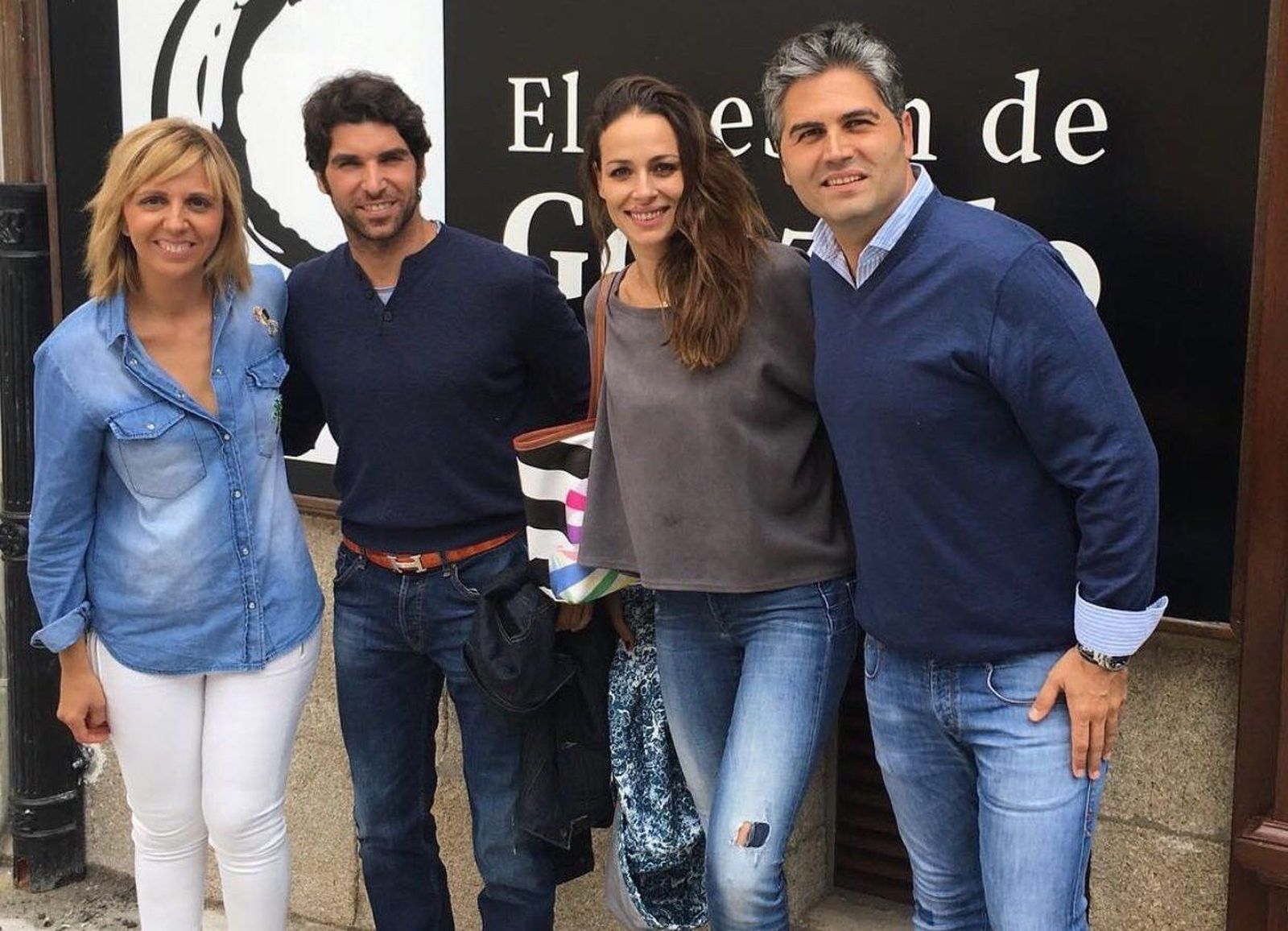 Cayetano Rivera y Eva González se dejan ver por Salamanca