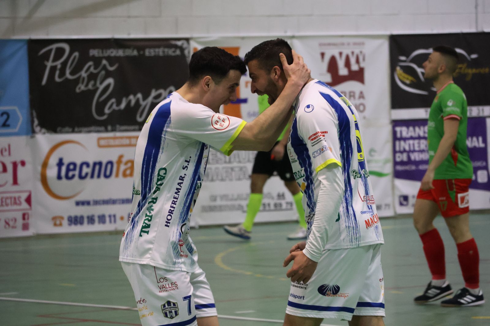 Atlético Benavente celebra un gol.
