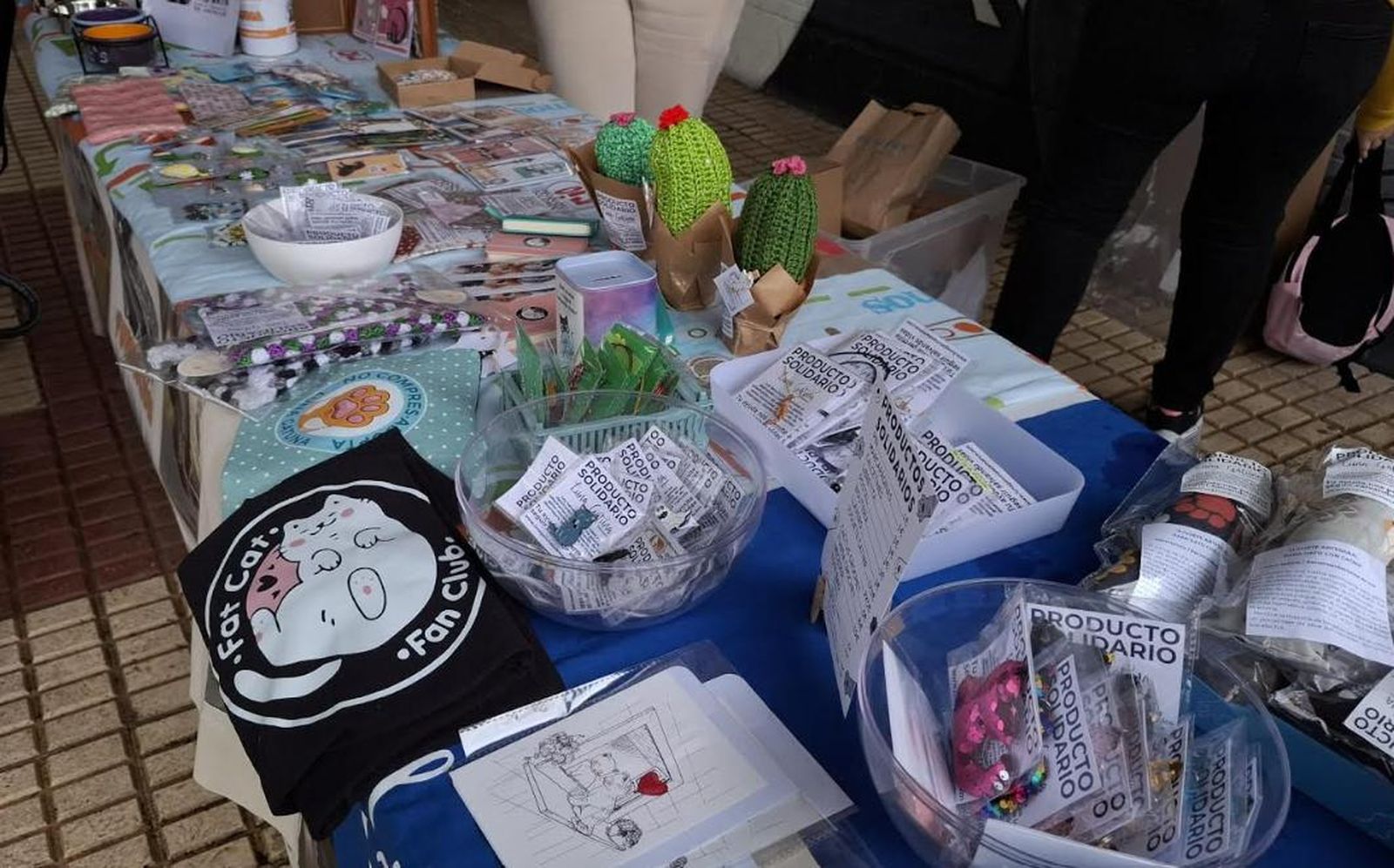 Carbajosa de la Sagrada se vuelca con la adopción responsable de animales en un mercadillo. Foto Ayuntamiento Carbajosa