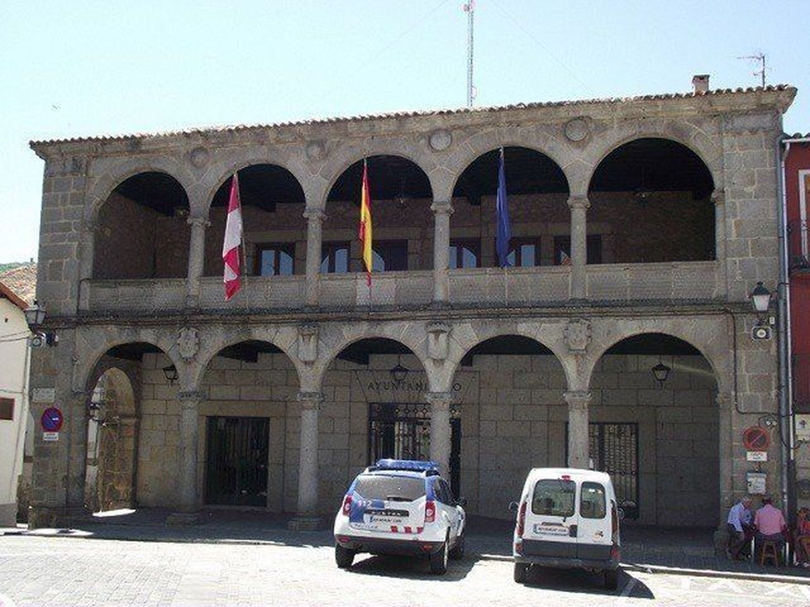 El Consistorio bejarano se viste de rojigualda