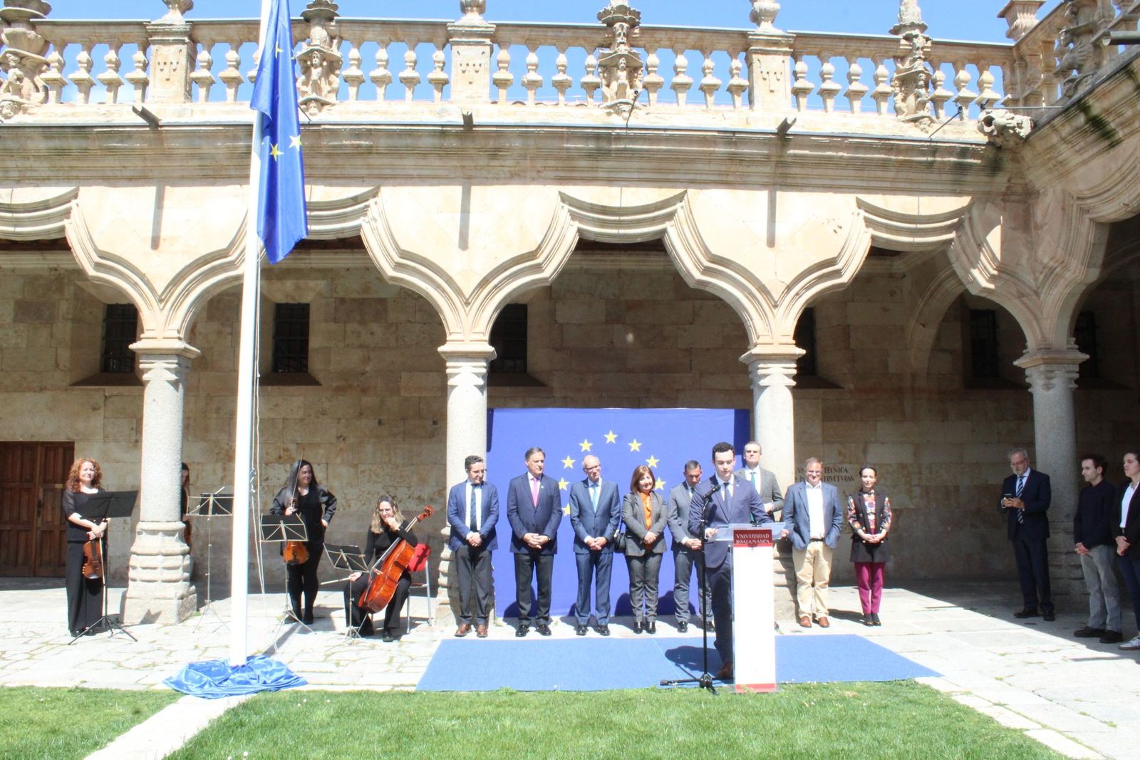 Izado de bandera de la Unión Europea