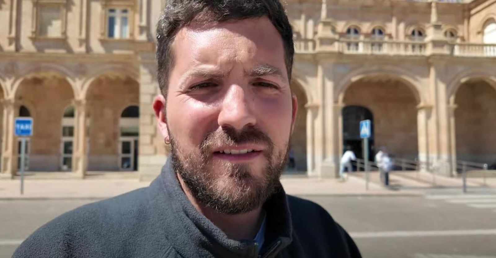 El youtuber Kikillo, en la estación de trenes de Zamora 