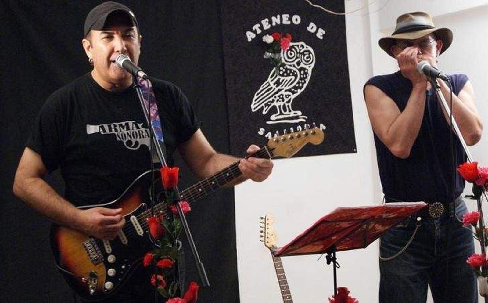 La noche de agosto se tiñe de poesía y música