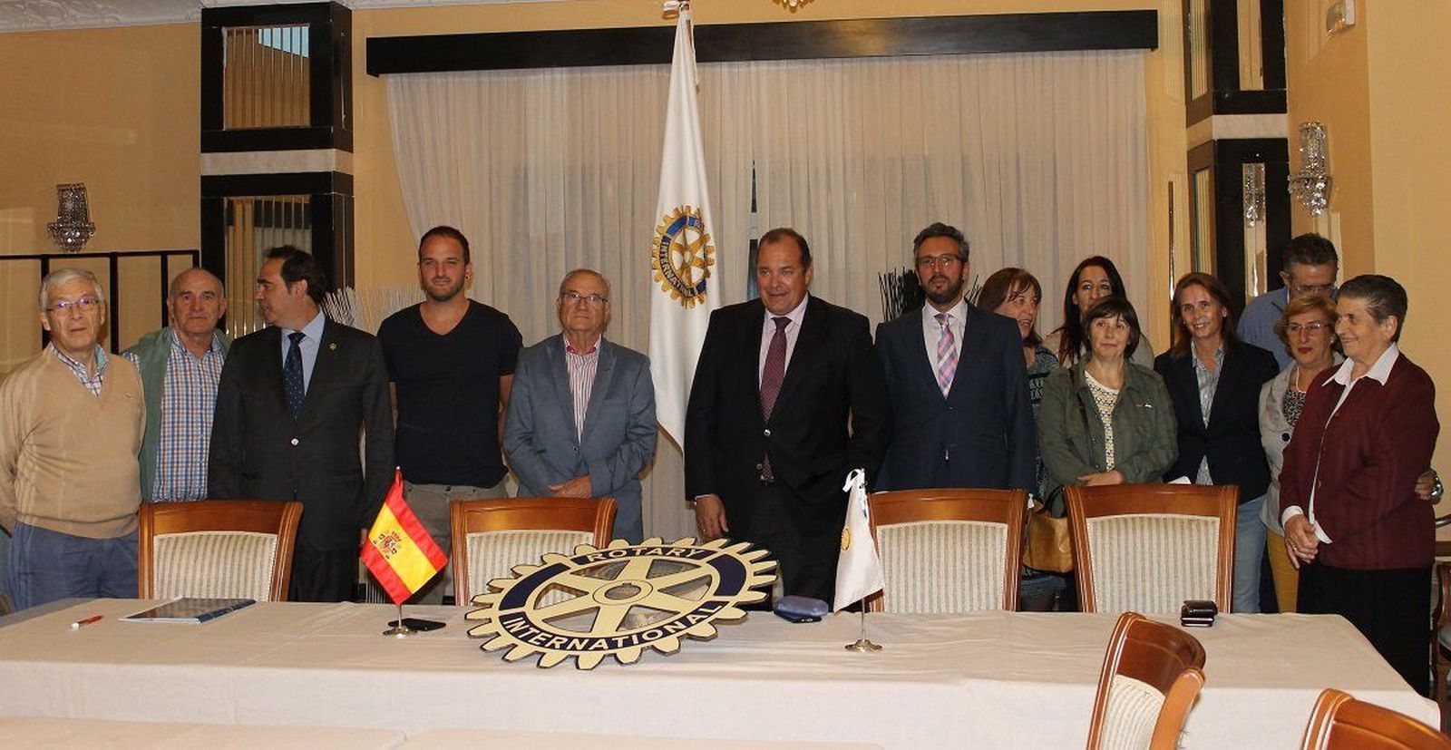 El Rotary Club de Béjar colabora con las familias en la adquisición de material escolar