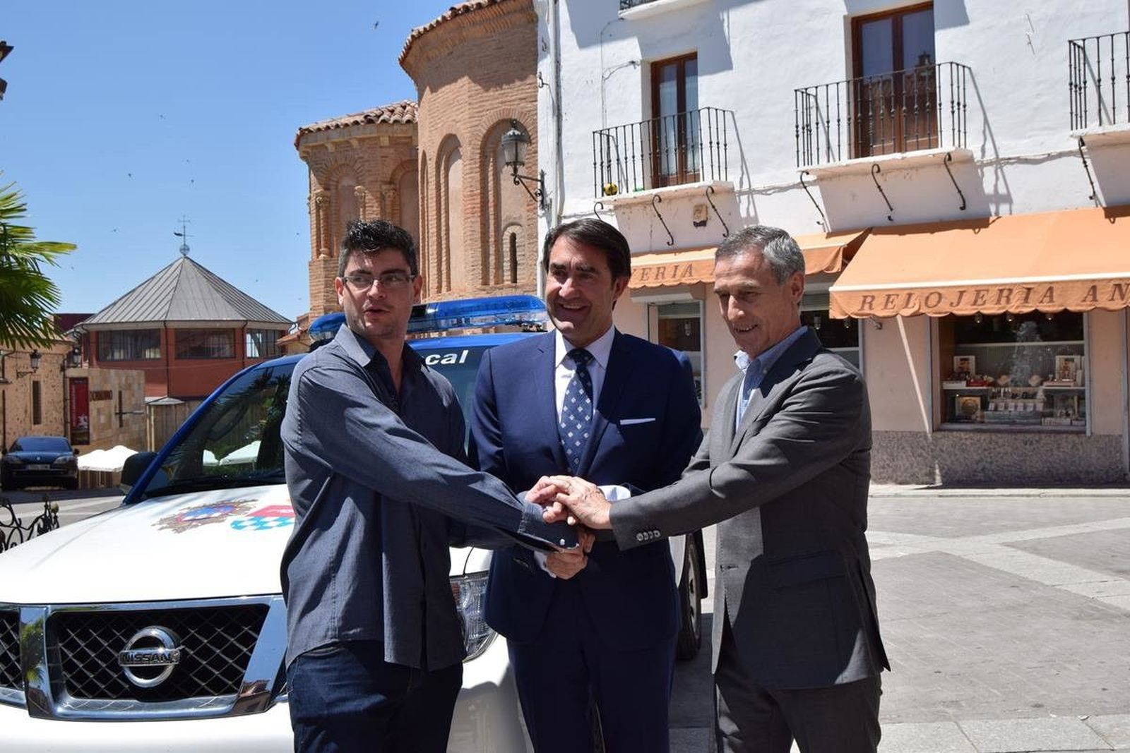 La Junta entrega un nuevo vehículo a la Asociación de Policía Local Alba-Terradillos