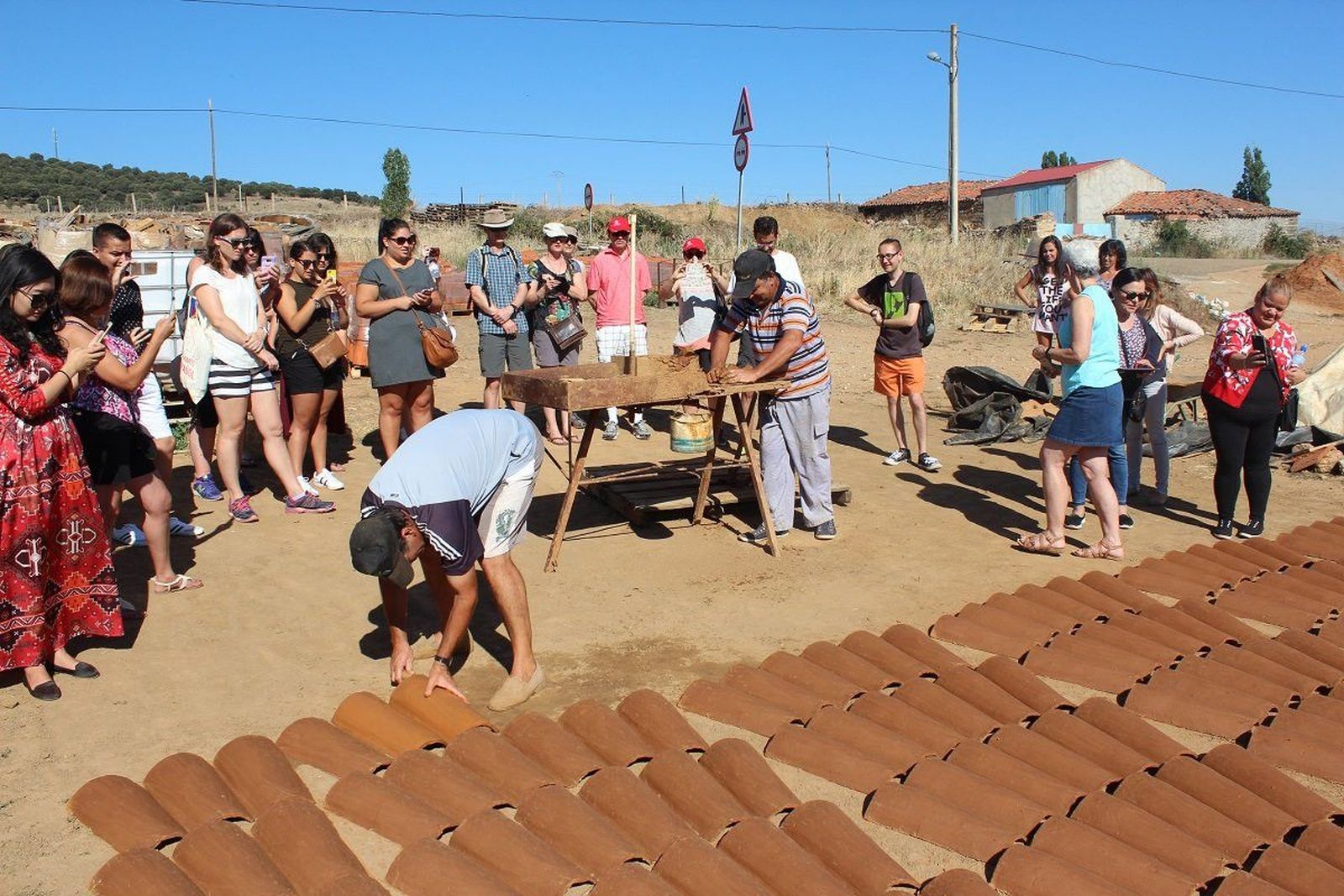 Profesores y alumnos norteamericanos descubren la romería del Cristo de Hornillos