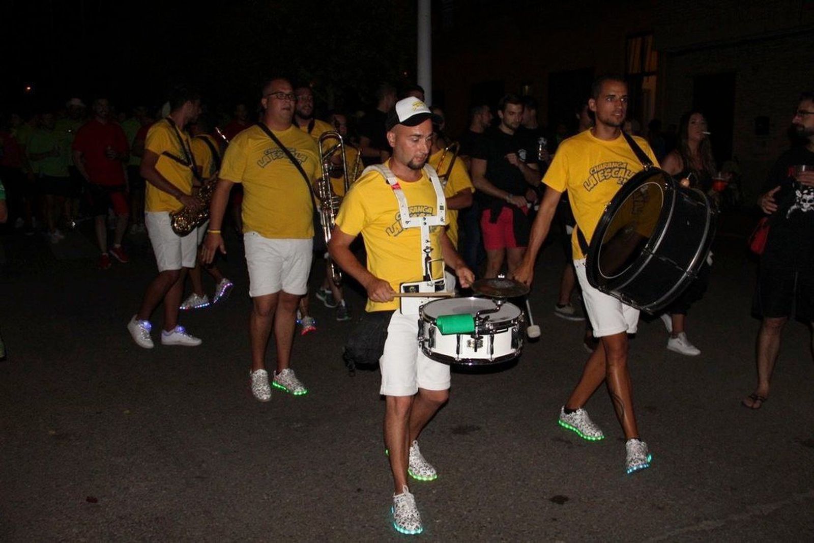 Aldeadávila corona a su Corte de Honor