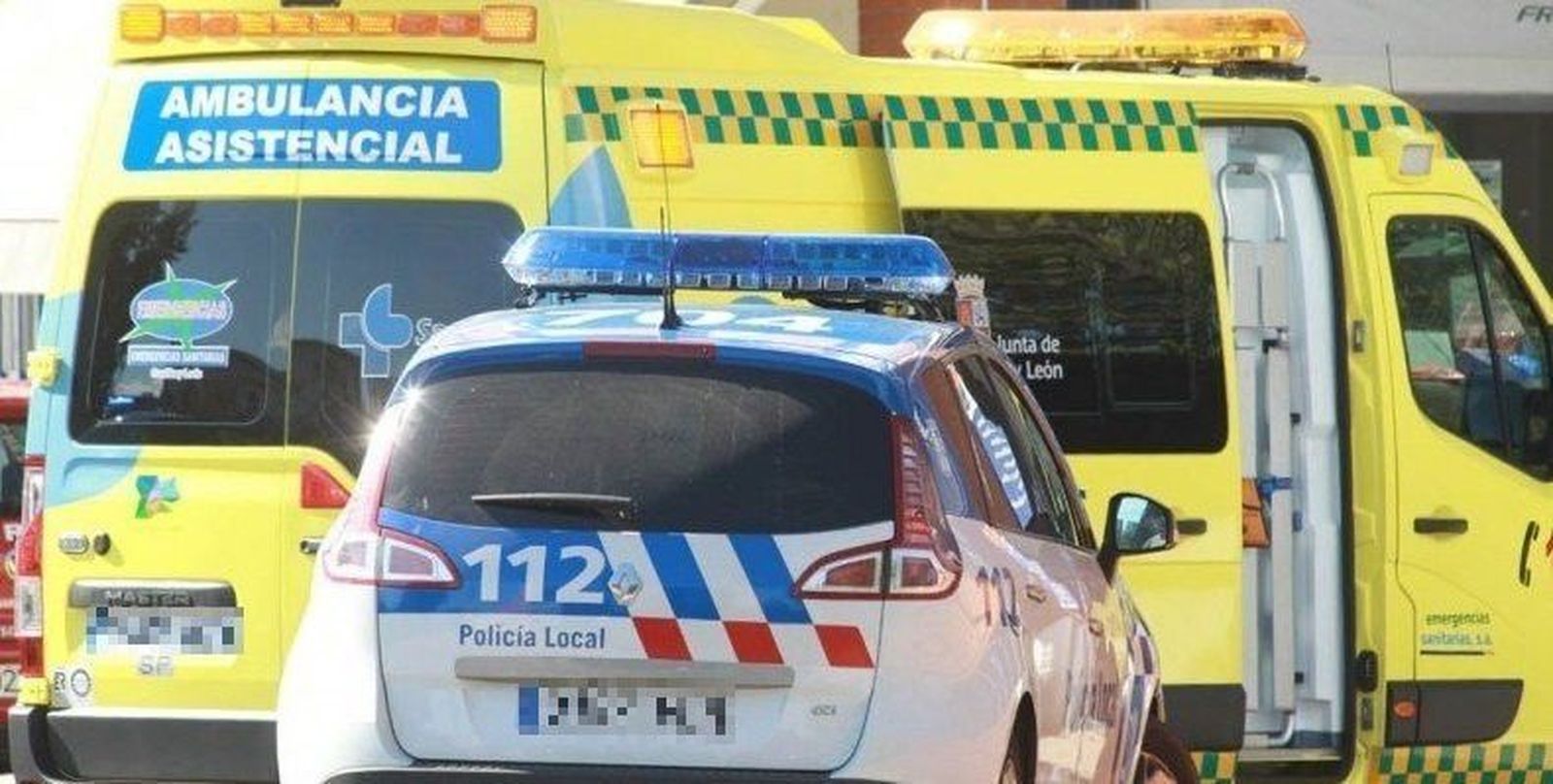 Una colisión con vuelco deja dos heridos en la calle Papa Luna