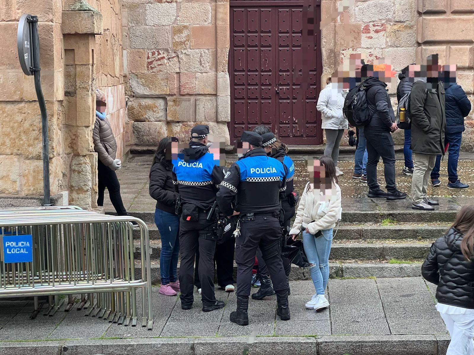 Policía Local en la iglesia de San Pablo