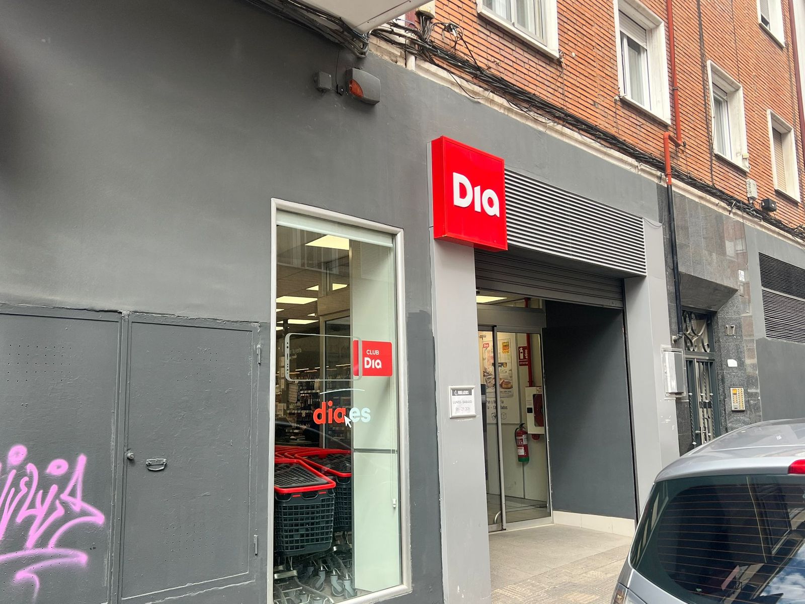 Detenido un hombre tras ser pillado robando en un supermercado de la calle Islas Canarias