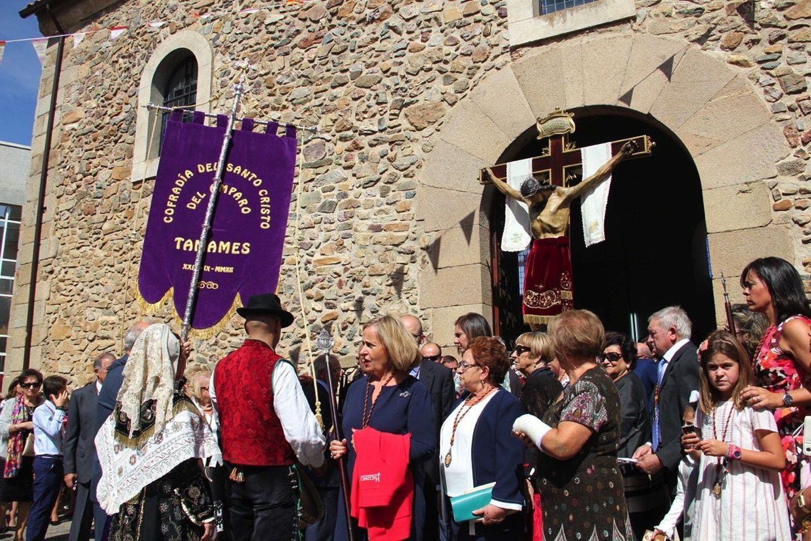 Misa y procesión en honor al Santísimo Cristo del Amparo en Tamames