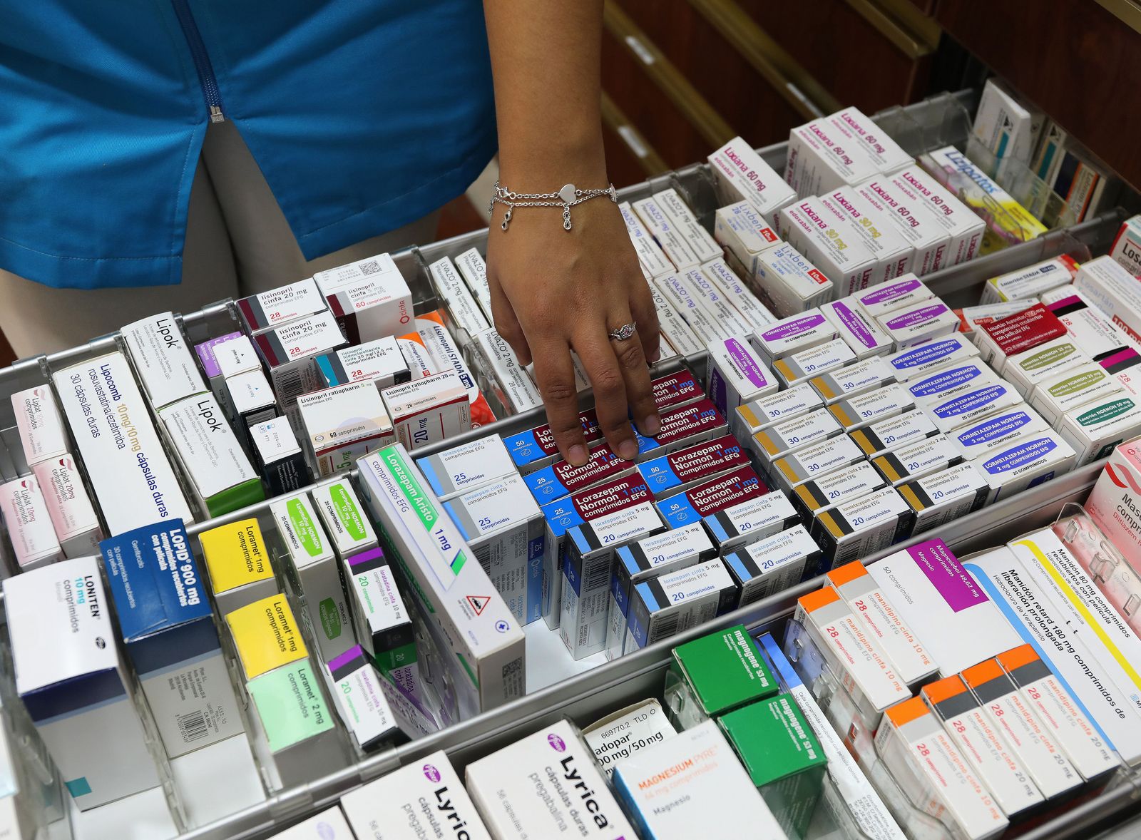 Brágimo. Algunos medicamentos para la depresión en una farmacia