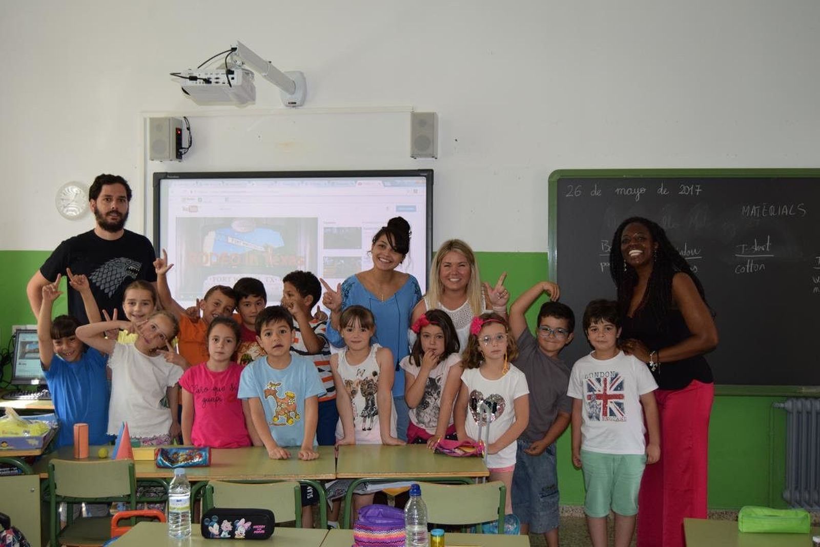 Alumnos de la Universidad de Texas Tech visitan el Colegio Santa Teresa 