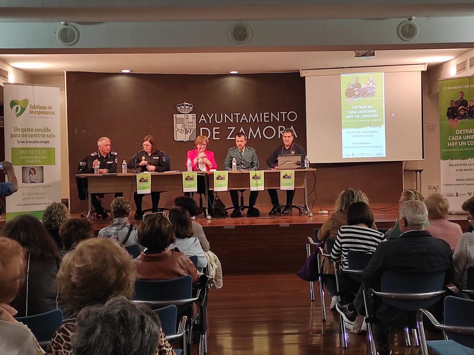 Mesa redonda Teléfono de la Esperanza de Zamora.