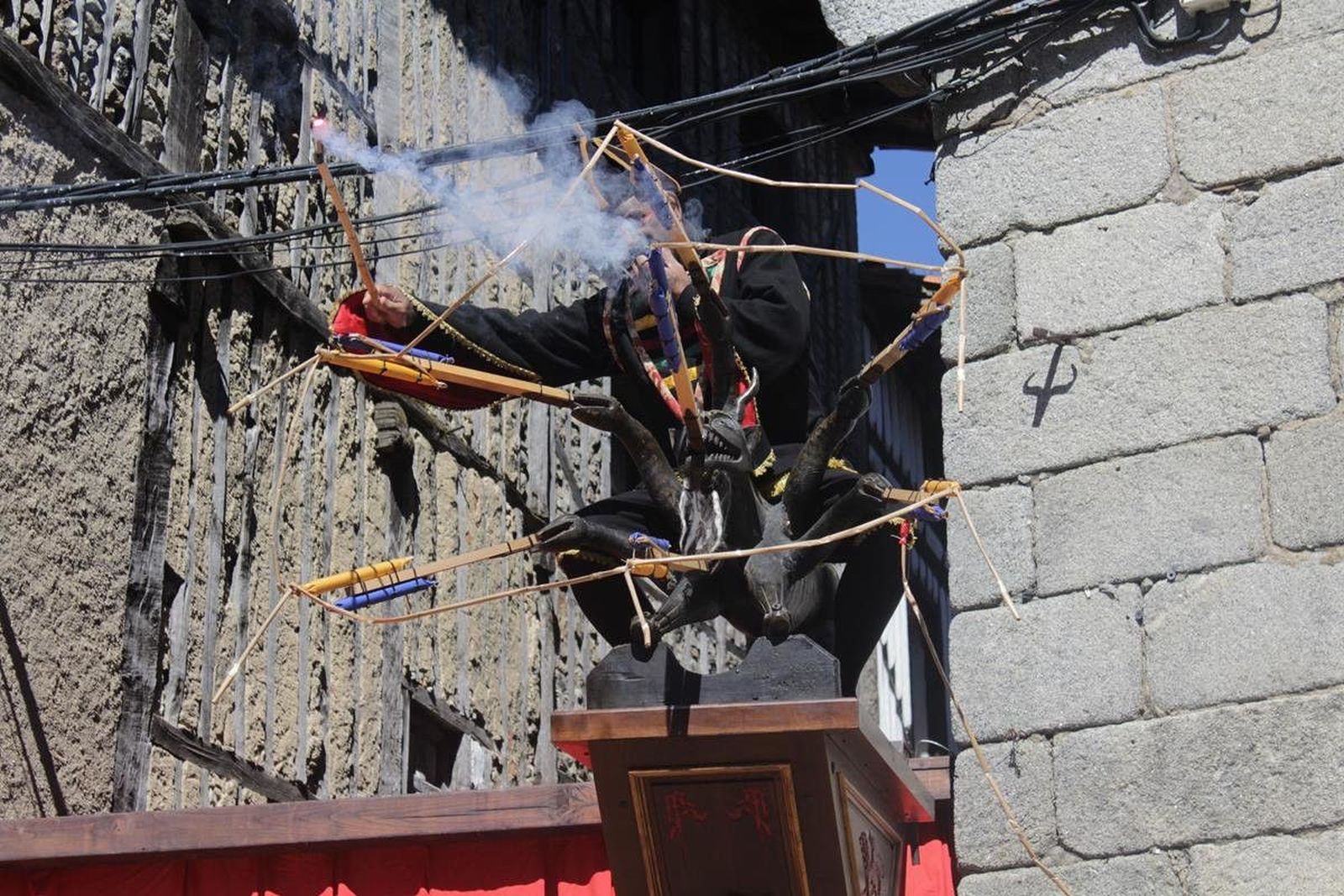 Luz y oscuridad vuelven a combatir en la representación de La Loa