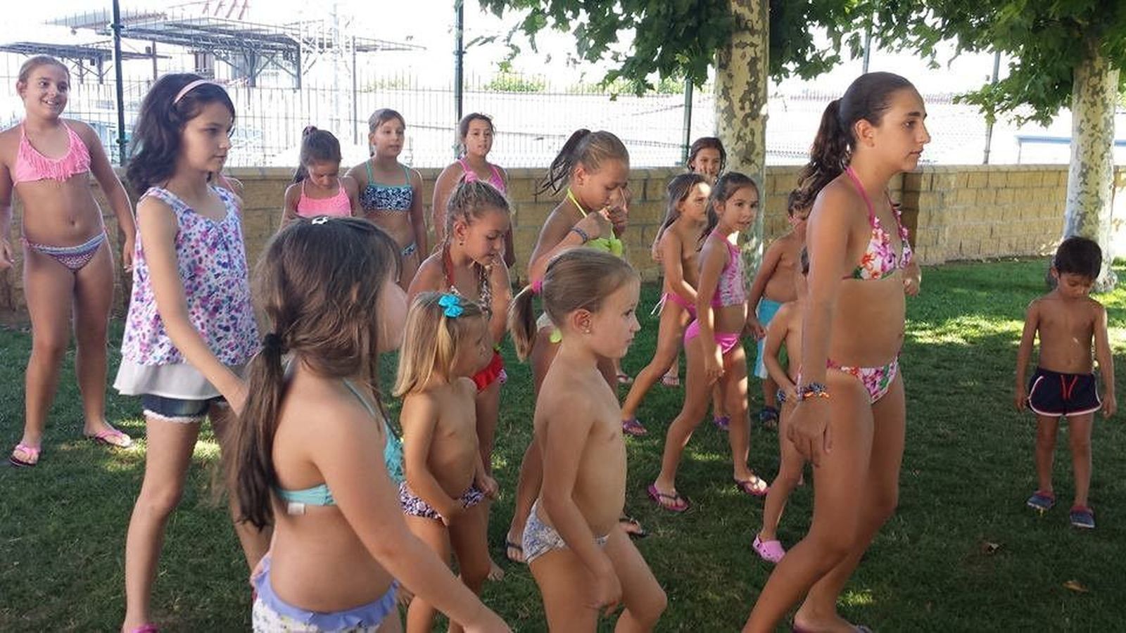 La piscina se transforma en pista de baile al ritmo de Shakira