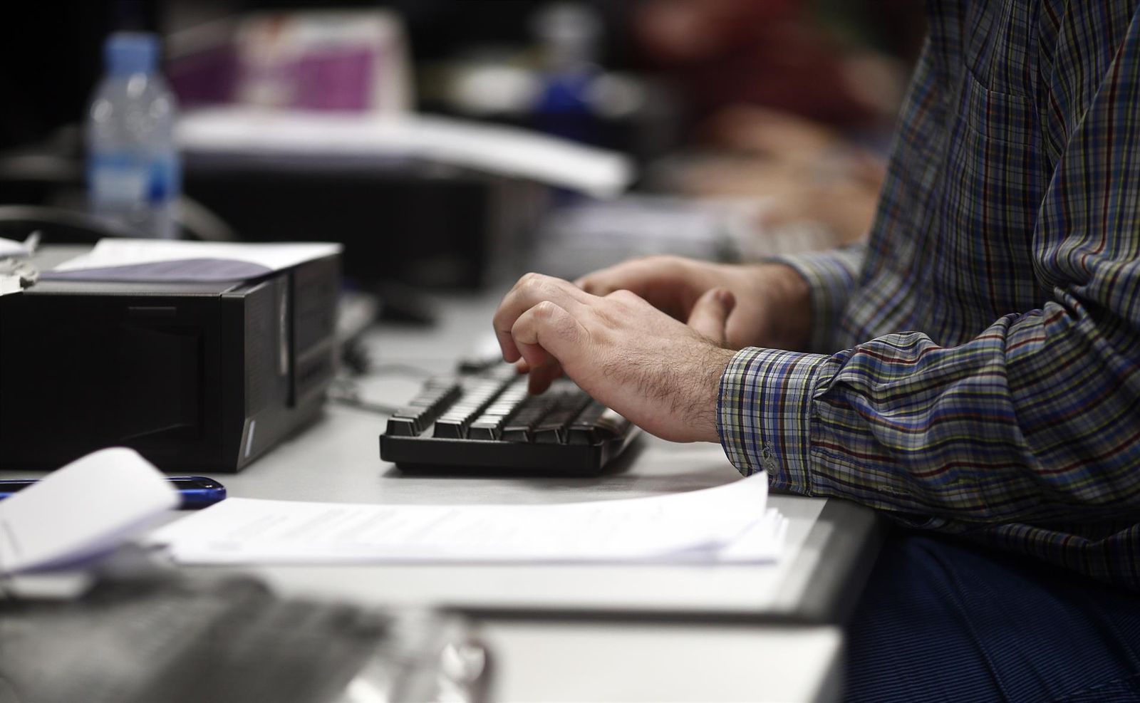 Gente trabajando, ordenador, ordenadores   EUROPA PRESS   Archivo