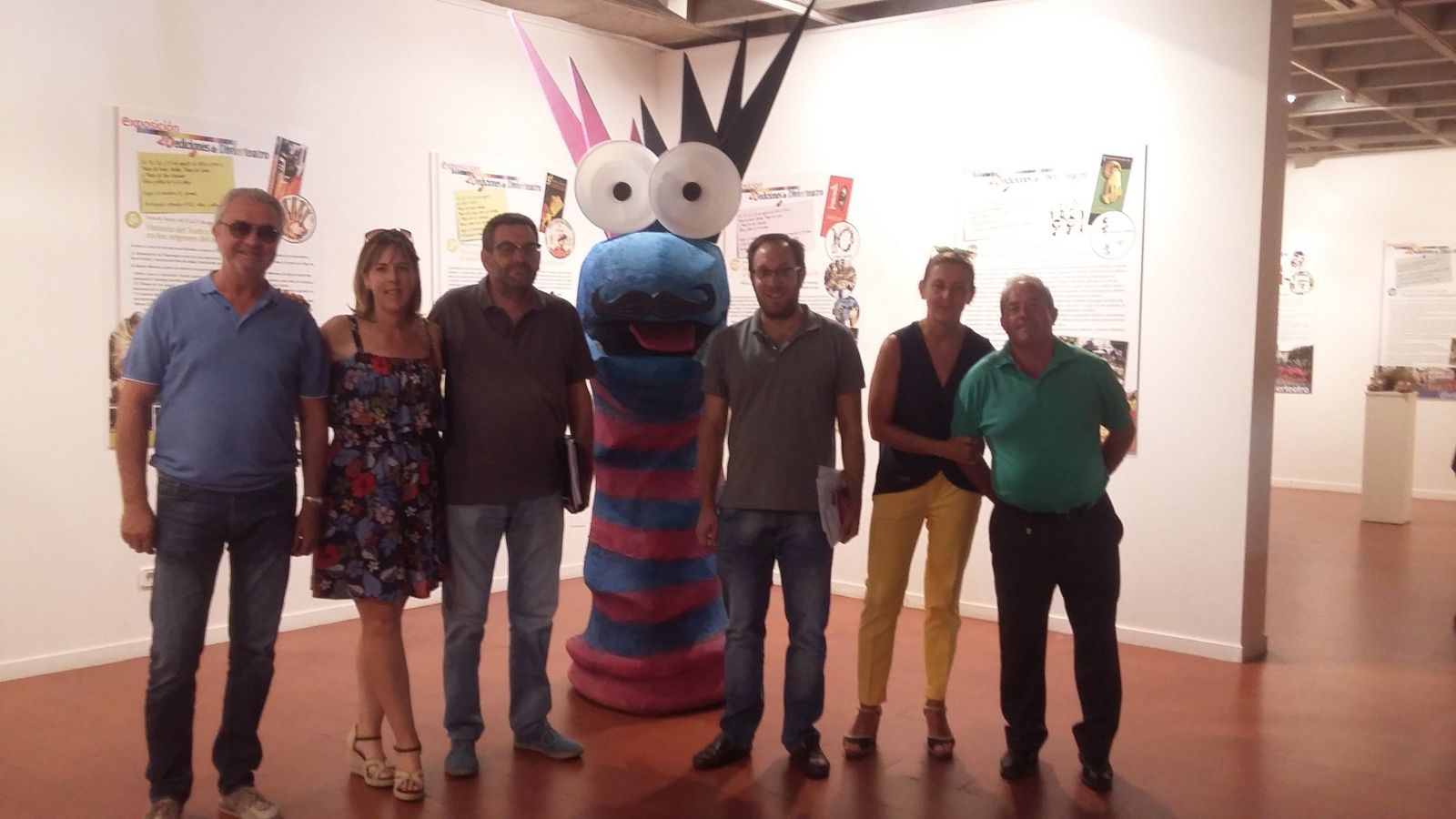 Los concejales del PP visitan la exposición ‘20 ediciones de Divierteatro’