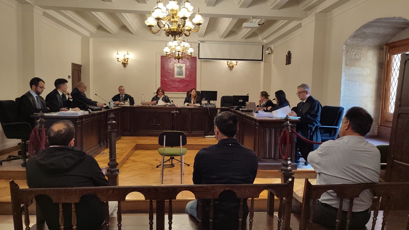 Juicio contra los tres acusados de estafa en la compra de terneros