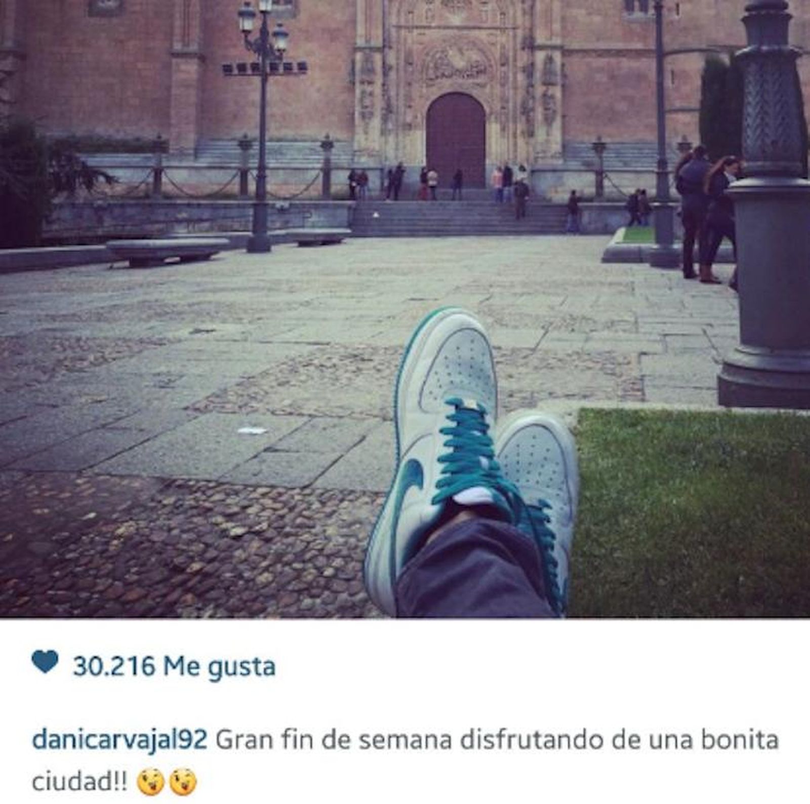 El madridista Dani Carvajal disfruta de la monumentalidad de Salamanca