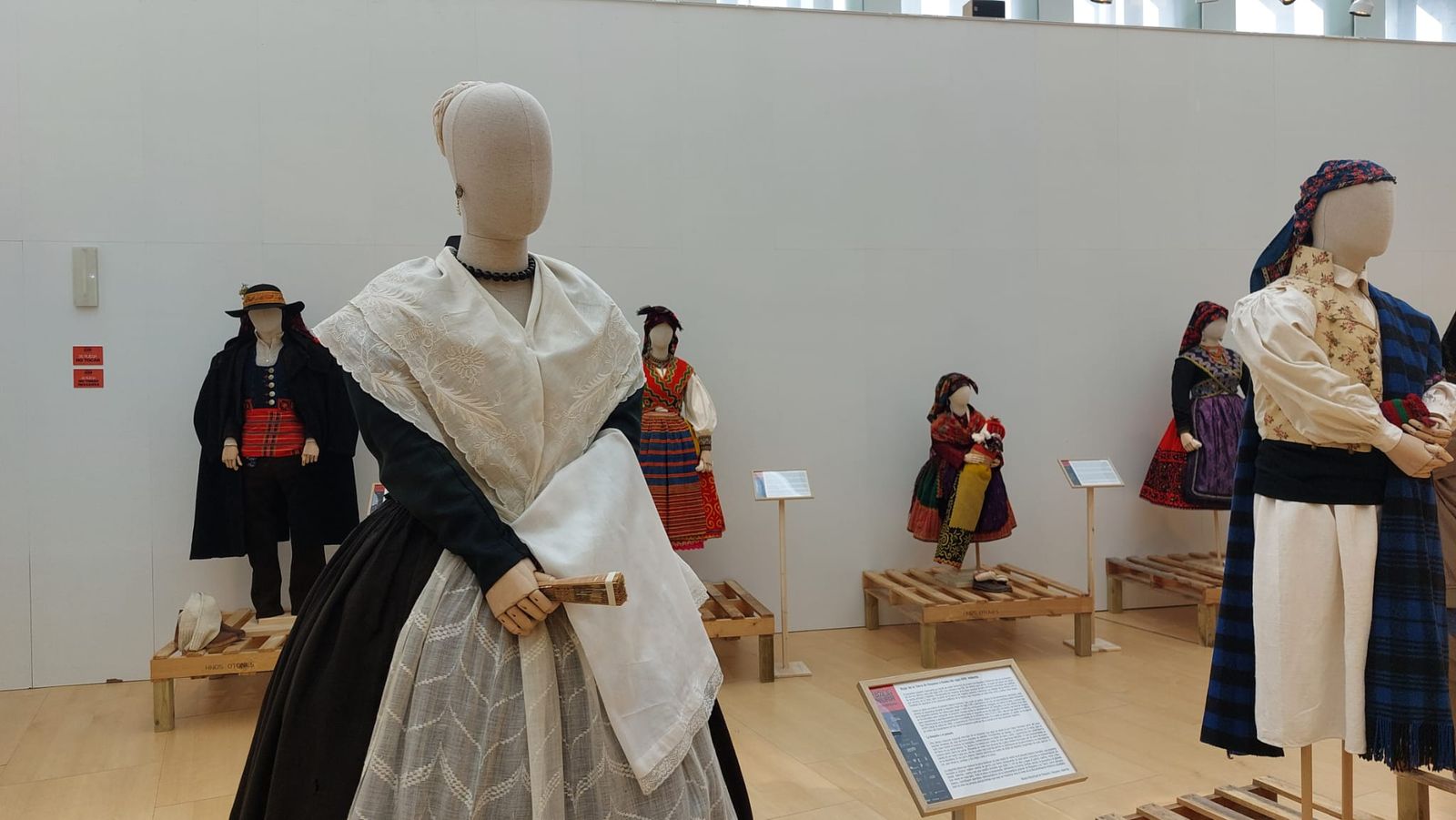 exposicion-v-festival-internacional-de-indumentaria-tradicional-12