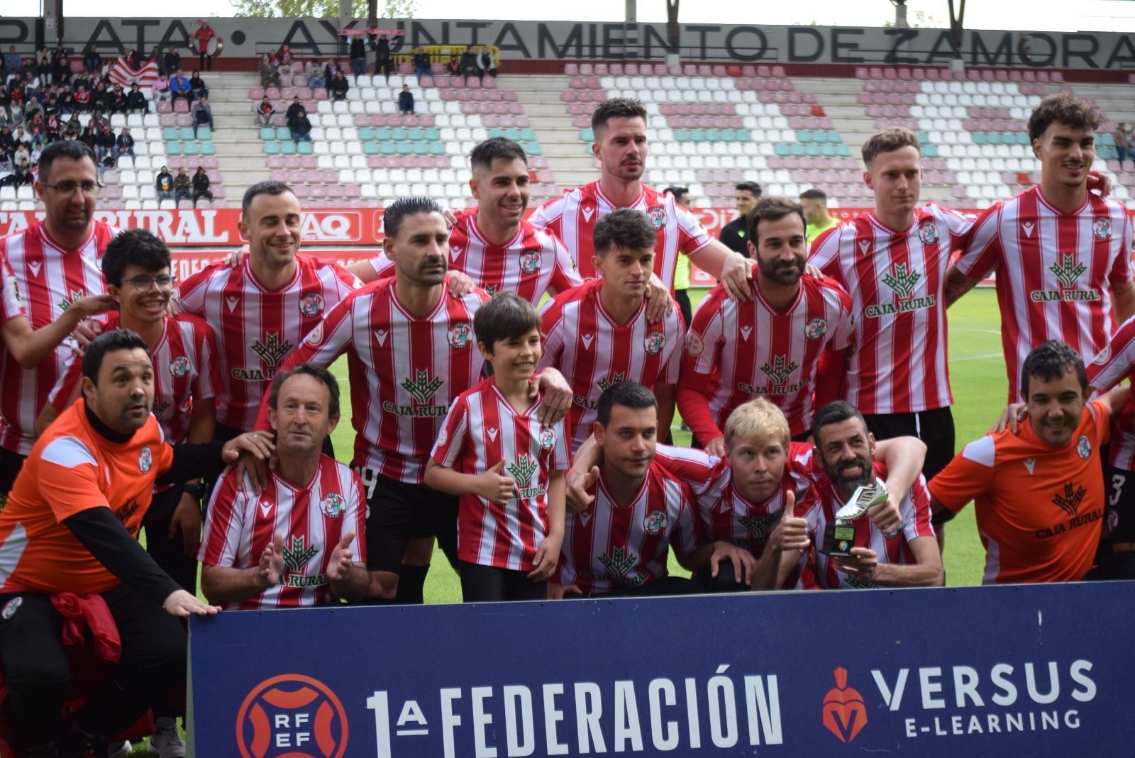 El Ruta de la Plata se rinde a sus campeones: el equipo inclusivo del Zamora CF comparte el trofeo conquistado en el torneo Más que Goles