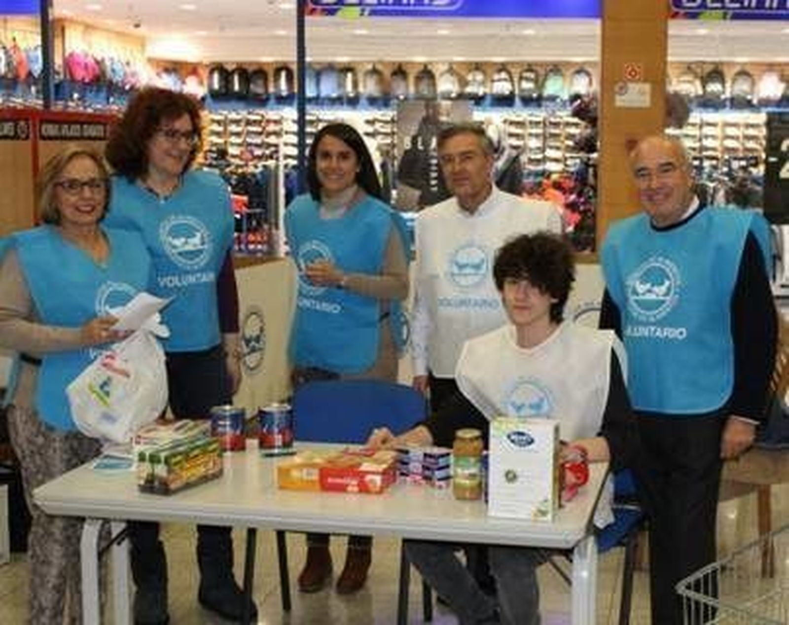 Éxito en la gran recogida de alimentos de E.Leclerc