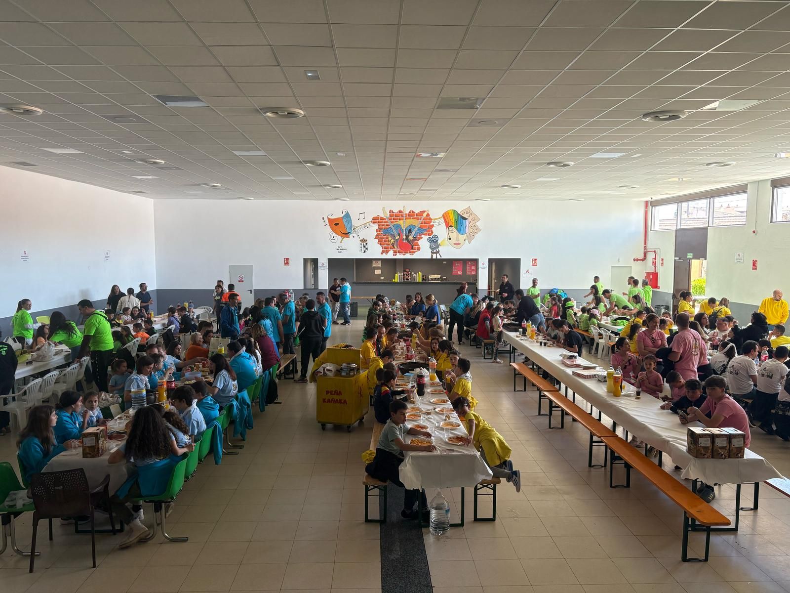 Doñinos se reúne en una comida de hermandad entre peñas