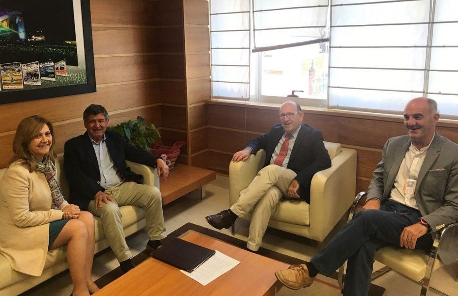 El alcalde trata en la Junta de Castilla y León el proyecto de ahorro energético de la ciudad