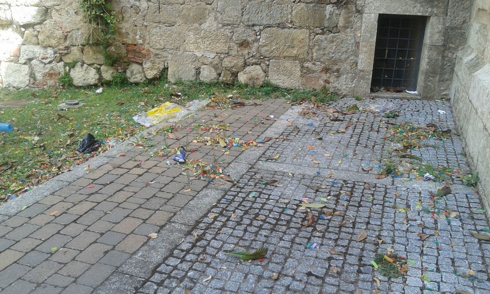 El PP denuncia la ausencia de refuerzos para evitar la suciedad provocada por la Feria de Teatro