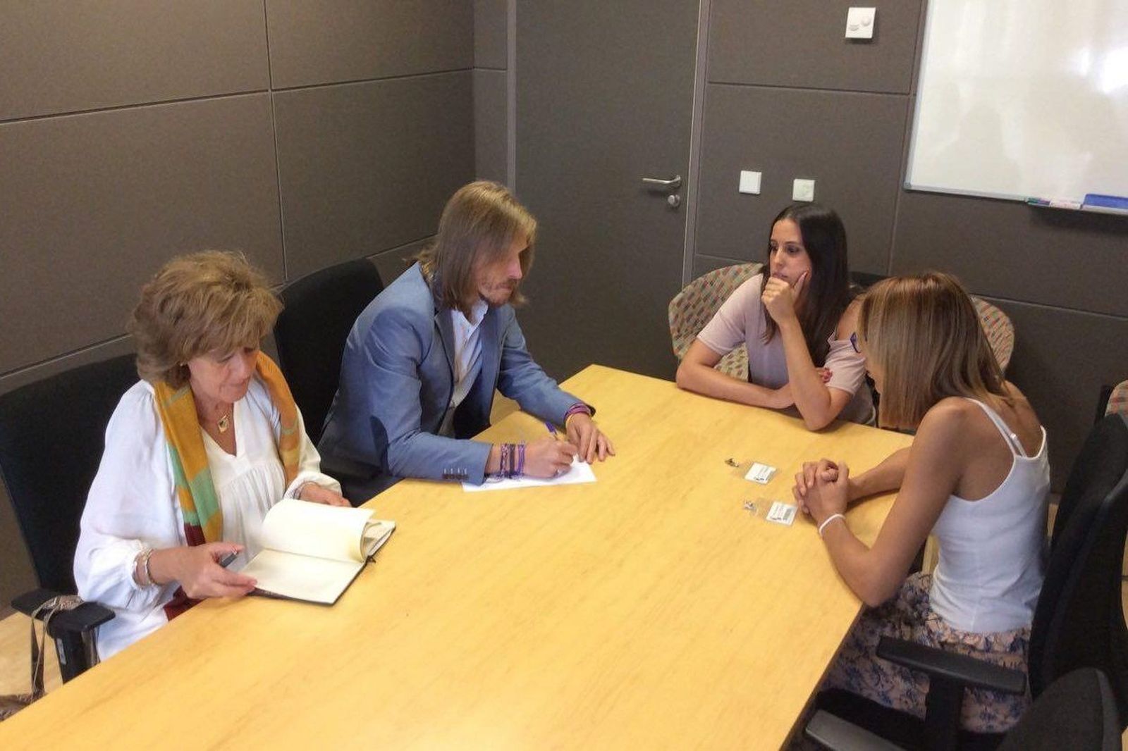 Podemos se reúne extrabajadoras de la residencia de mayores de Babilafuente