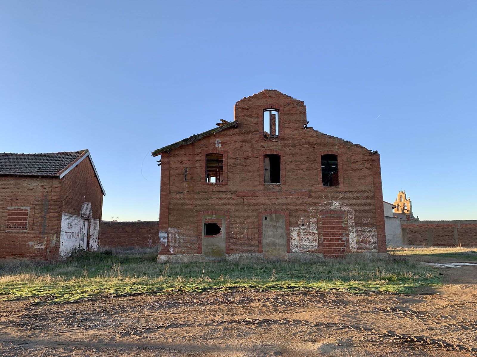 Edificio de viajeros de la estación de tren de Villanueva del Campo. Foto Javier Martín. Hispania Nostra