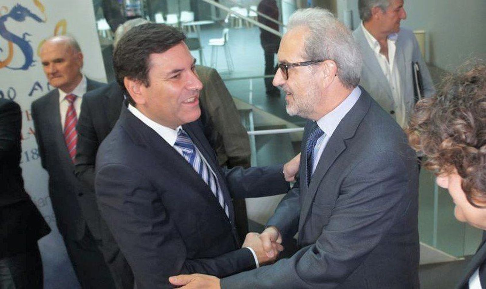 La Junta impulsará el emprendimiento de los recién titulados con la ayuda de la experiencia