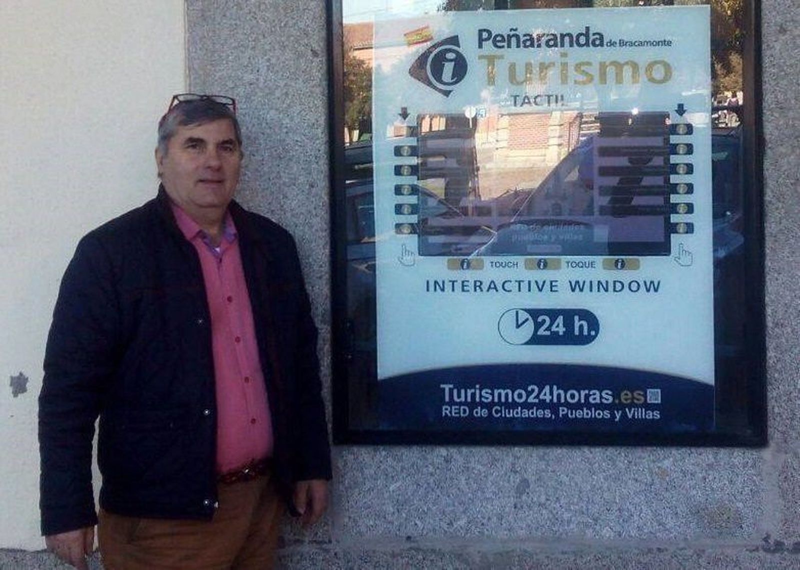 Nueva pantalla táctil en Peñaranda en la oficina de turismo con un diseño único