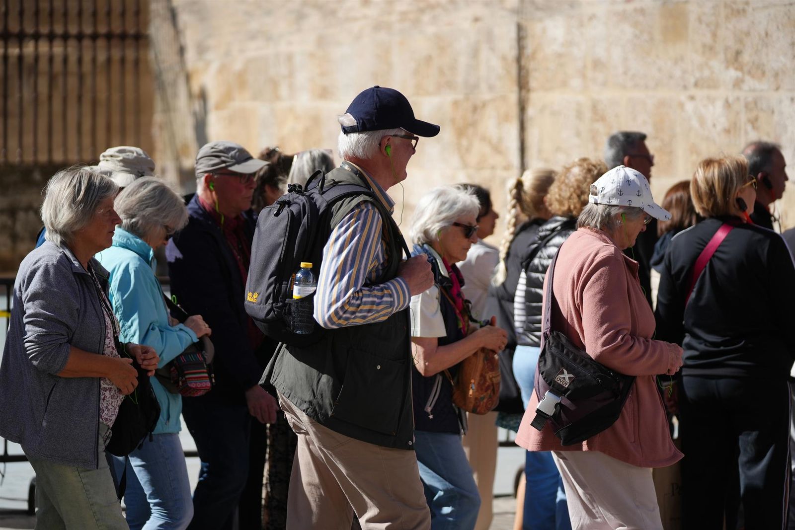 Imagenes de recurso de turistas por el centro de Sevilla. A 31 de marzo de 2025, en Sevilla (Andalucía, España).   MARÍA JOSÉ LÓPEZEUROPA PRESS
