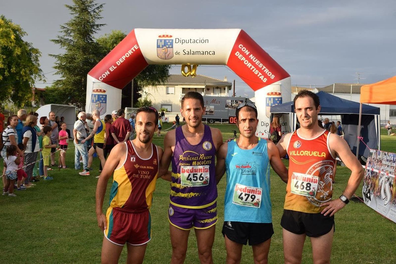 Alberto Marcos y Ruth Gómez se alzan con la décima carrera popular de Villoruela