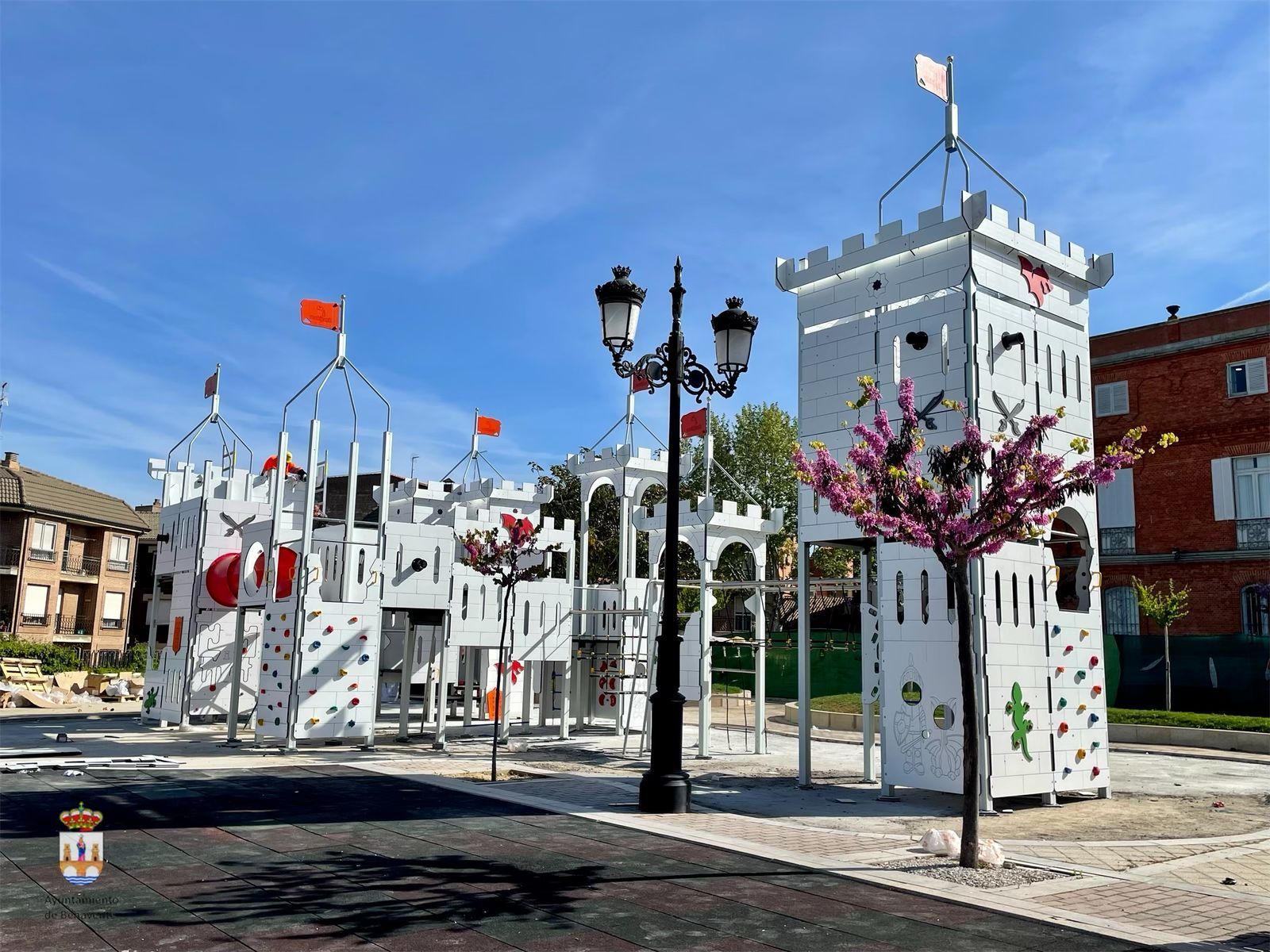 Una fortaleza ya preside el parque infantil de la Mota de Benavente