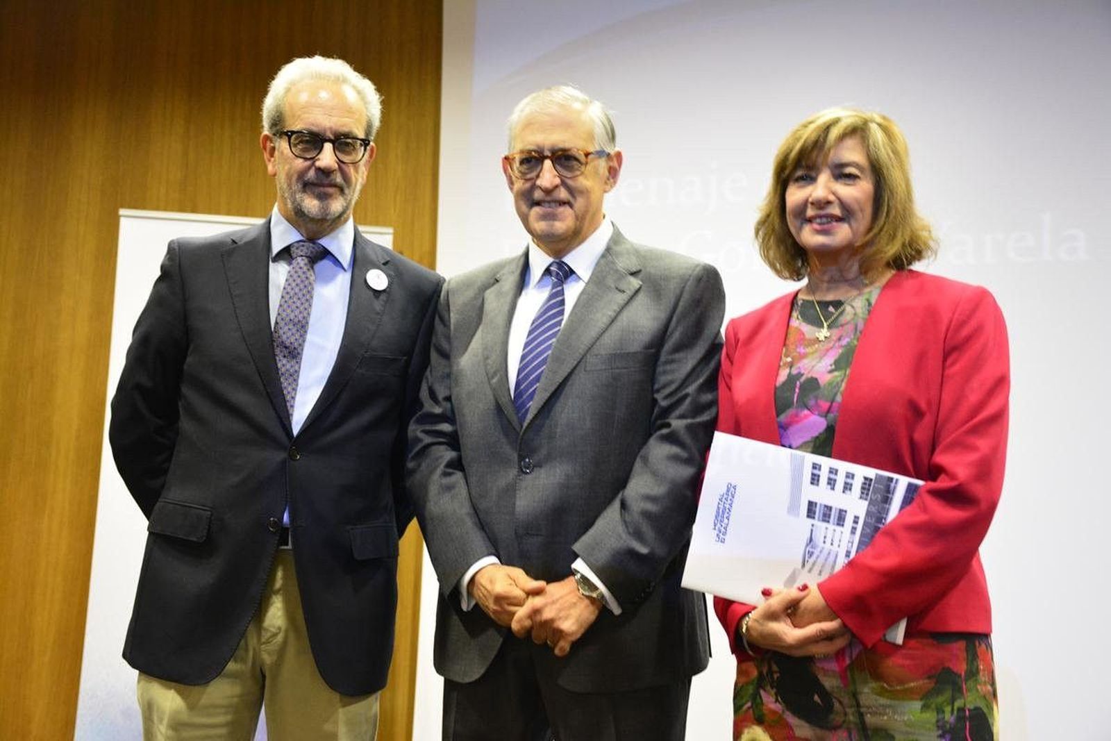 Homenaje al director Médico del Complejo Asistencial.