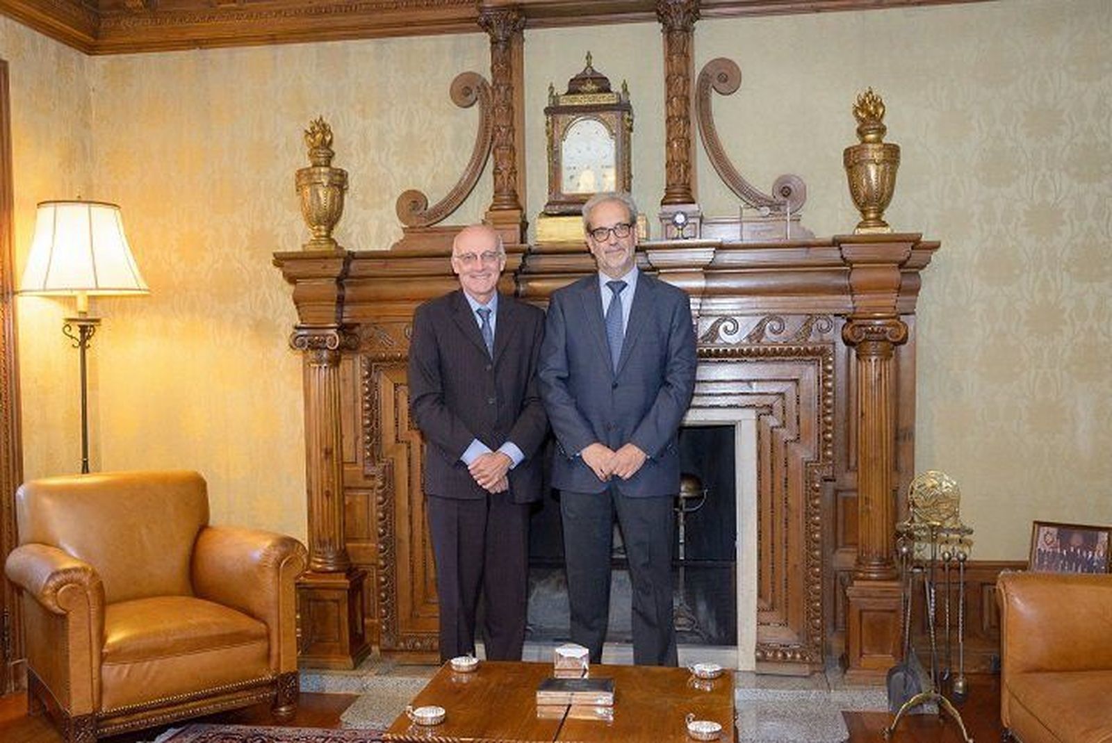El rector de la USAL recibe al embajador de Canadá en España