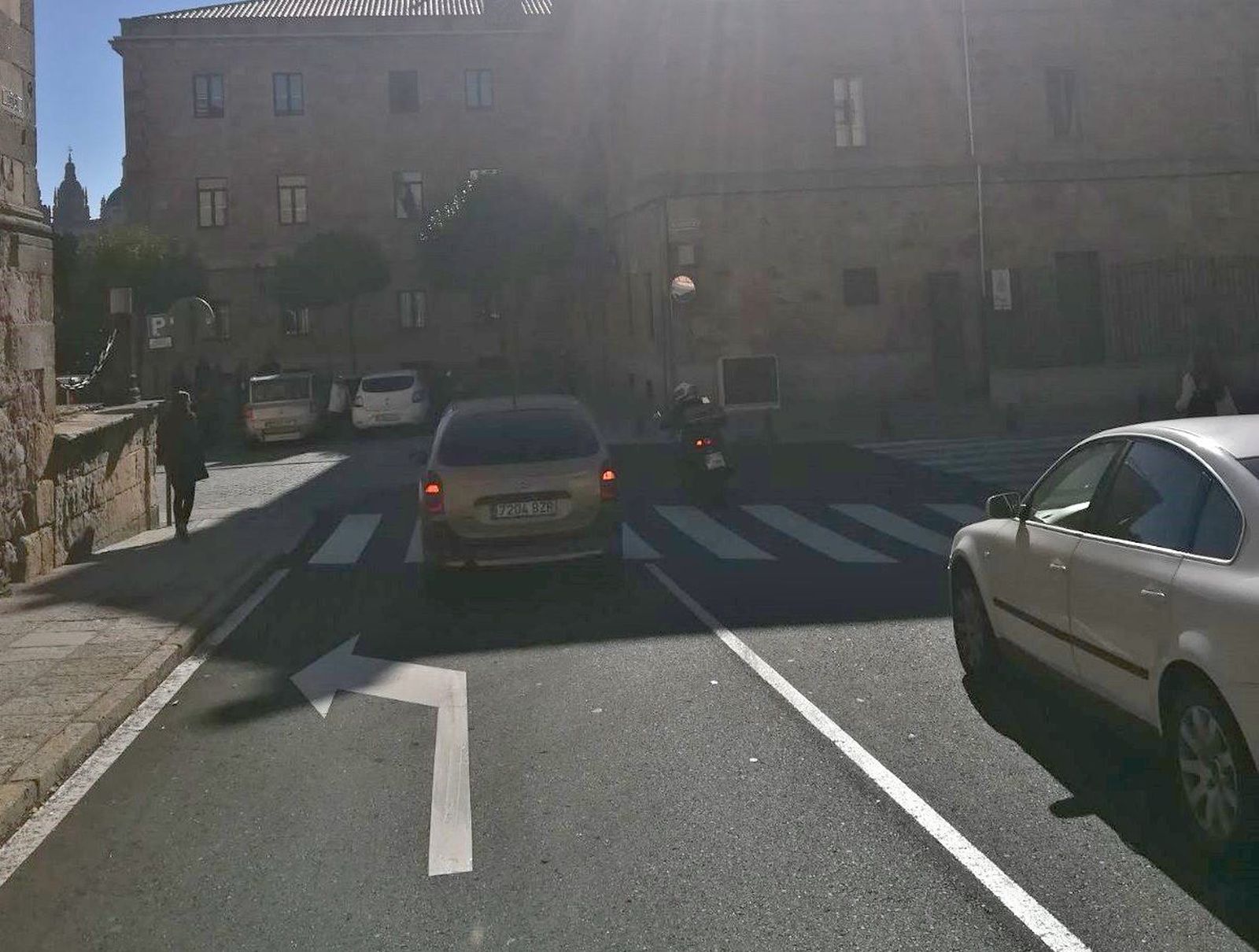 Un hombre de 62 años herido leve tras ser atropellado en la calle Espejo